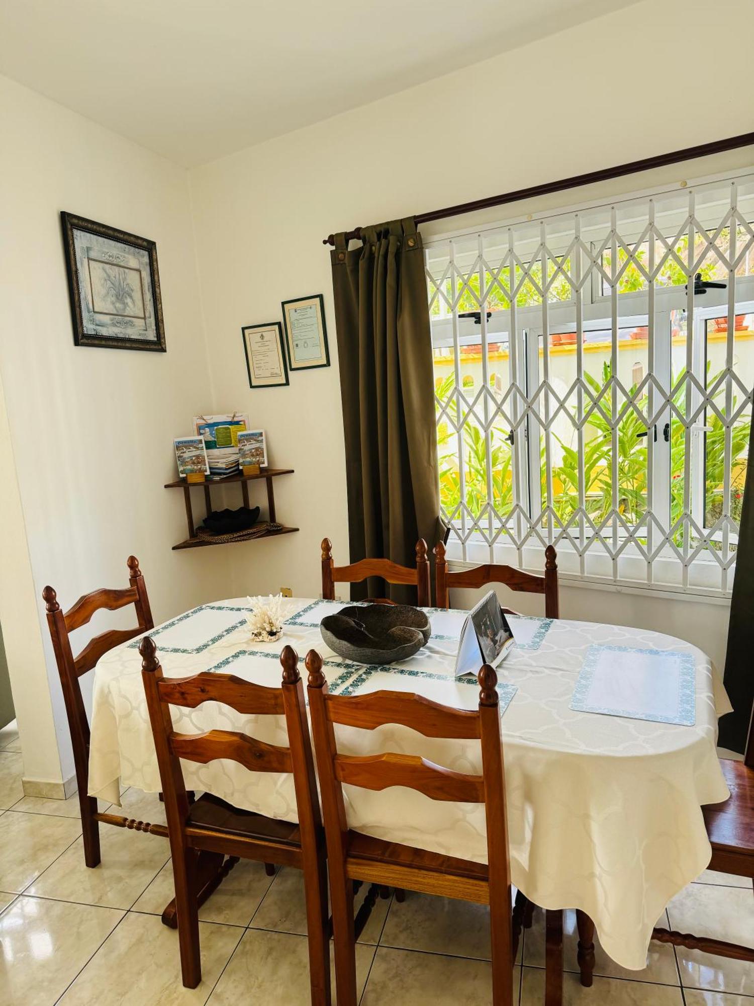 D Bes Self Catering شقة بو فالون