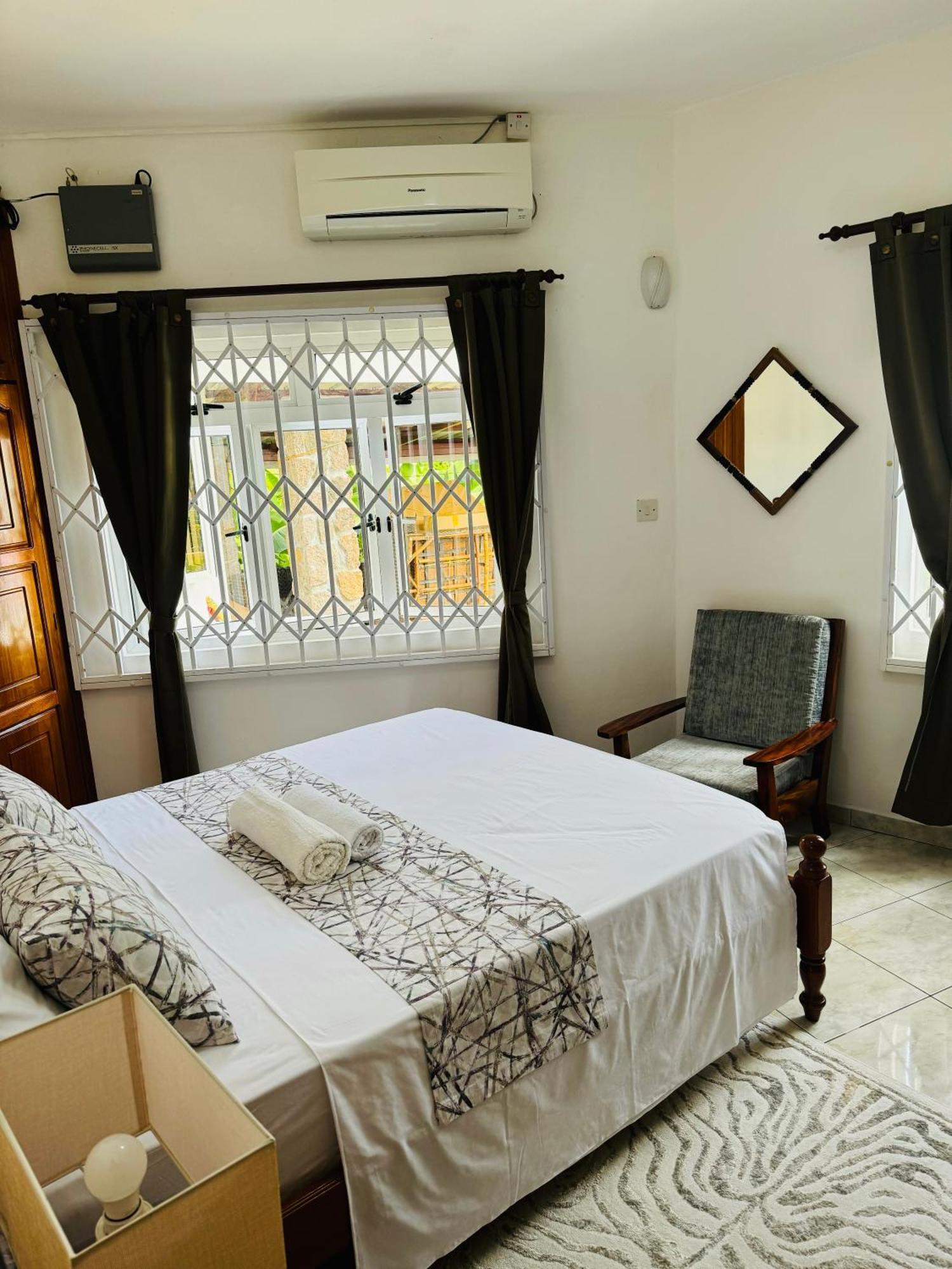 D Bes Self Catering شقة *